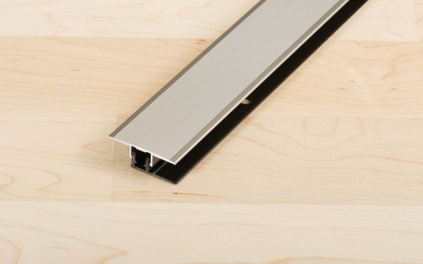 PRO 31024 ProcoverClip ÁTMENETI profil, műanyag és alumínium imitált ROZSDAMENTES ACÉL eloxált, KLIKK rögzítés, H: 7-18mm, Szél: 37mm, L: 90cm